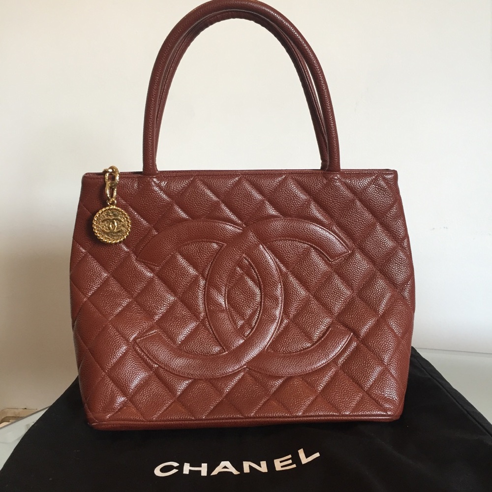 SOLD 🔴 Chanel Caviar Medallion Tote Brown